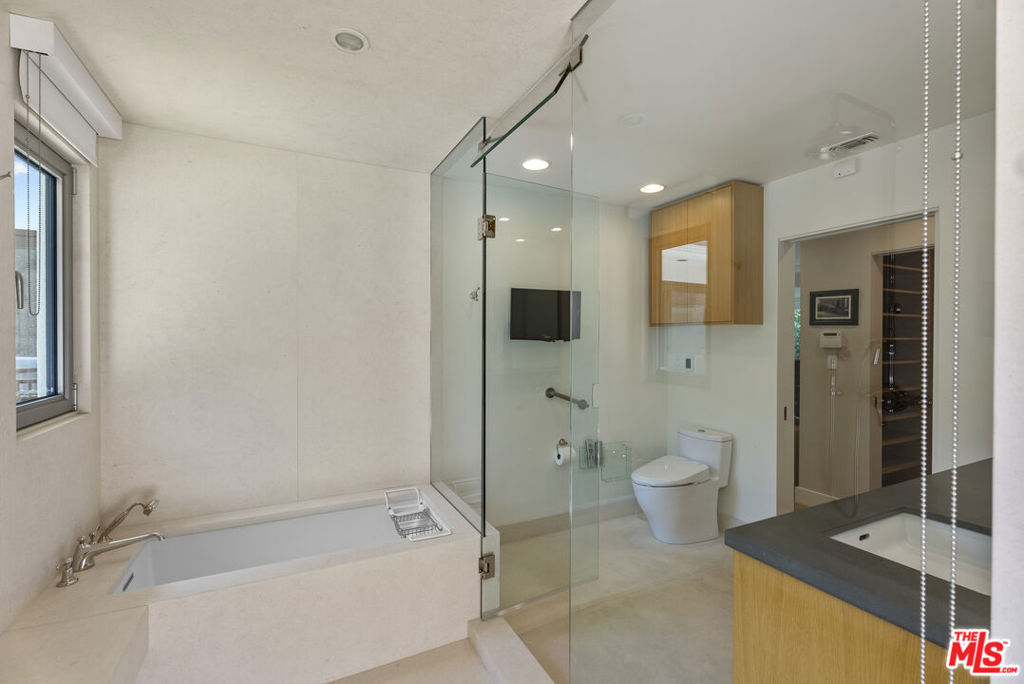 10630 Somma Way Property Photo 32