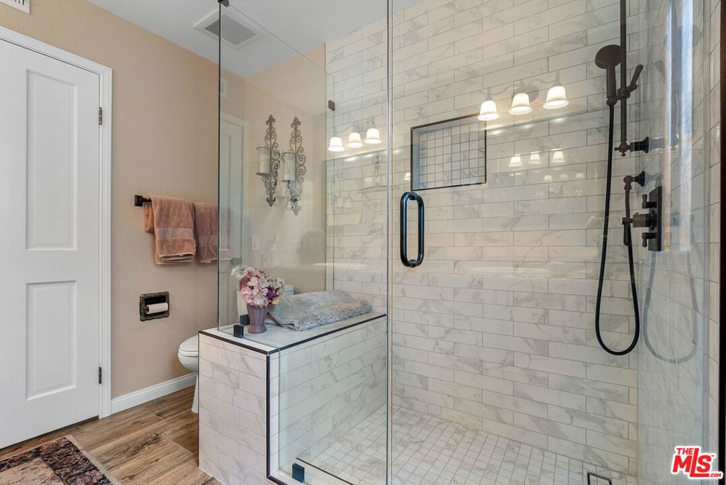 5700 Tenneyson Drive Property Photo 6