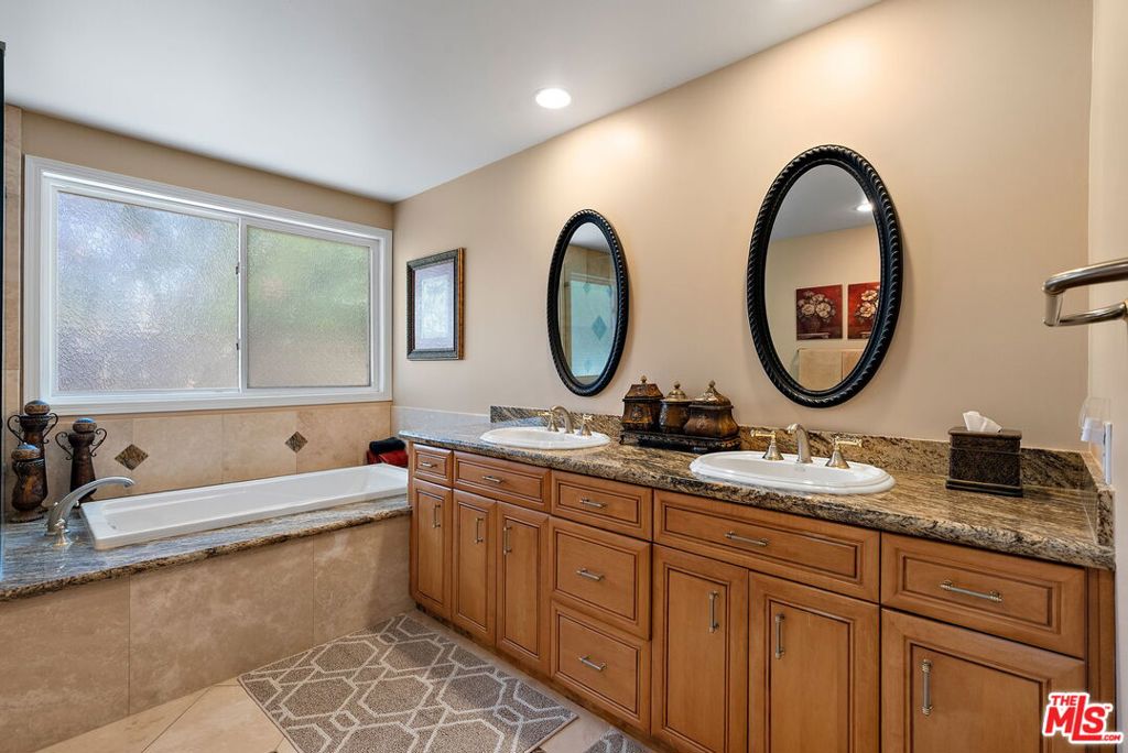 5700 Tenneyson Drive Property Photo 11