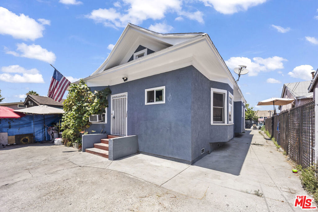 901 E 42nd Street