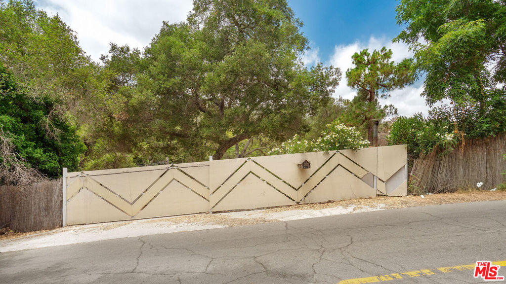 360 N Topanga Canyon Boulevard Property Photo 6