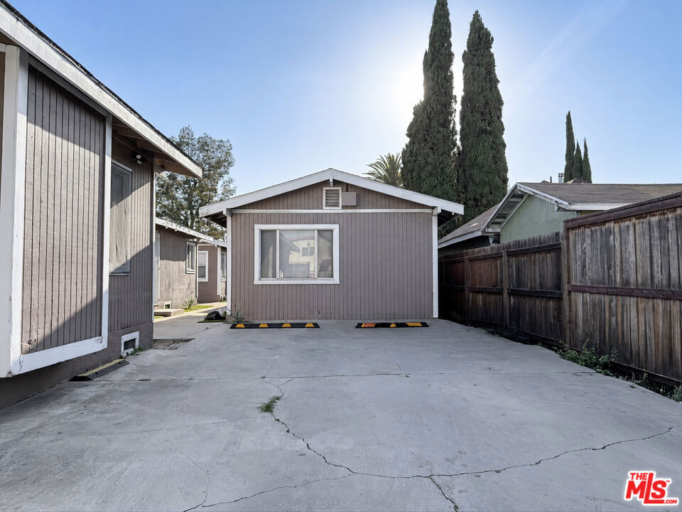 740 Daisy Avenue Property Photo 4