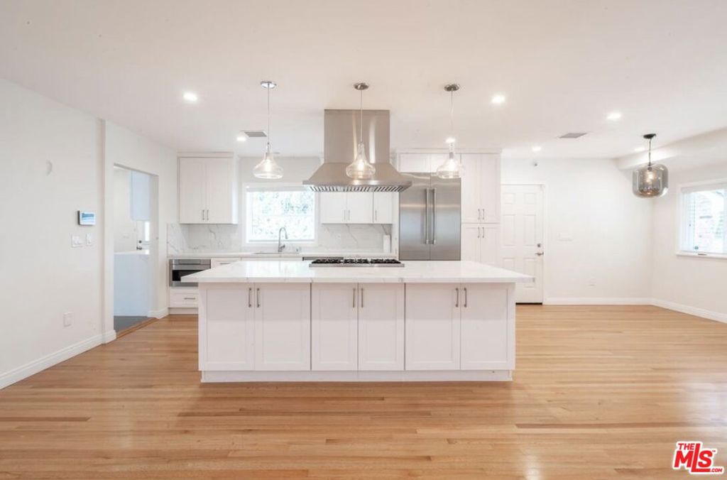 2201 Coldwater Canyon Drive Property Photo 4