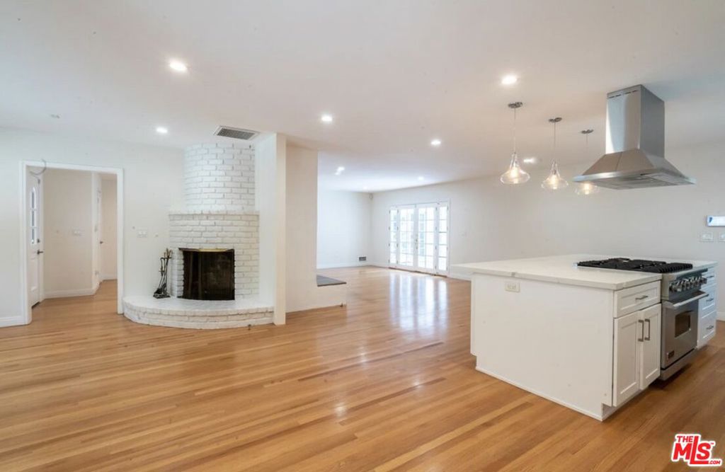 2201 Coldwater Canyon Drive Property Photo 7