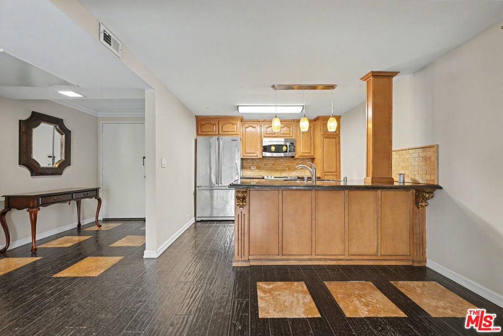 10535 Wilshire Boulevard 510 Property Photo 6