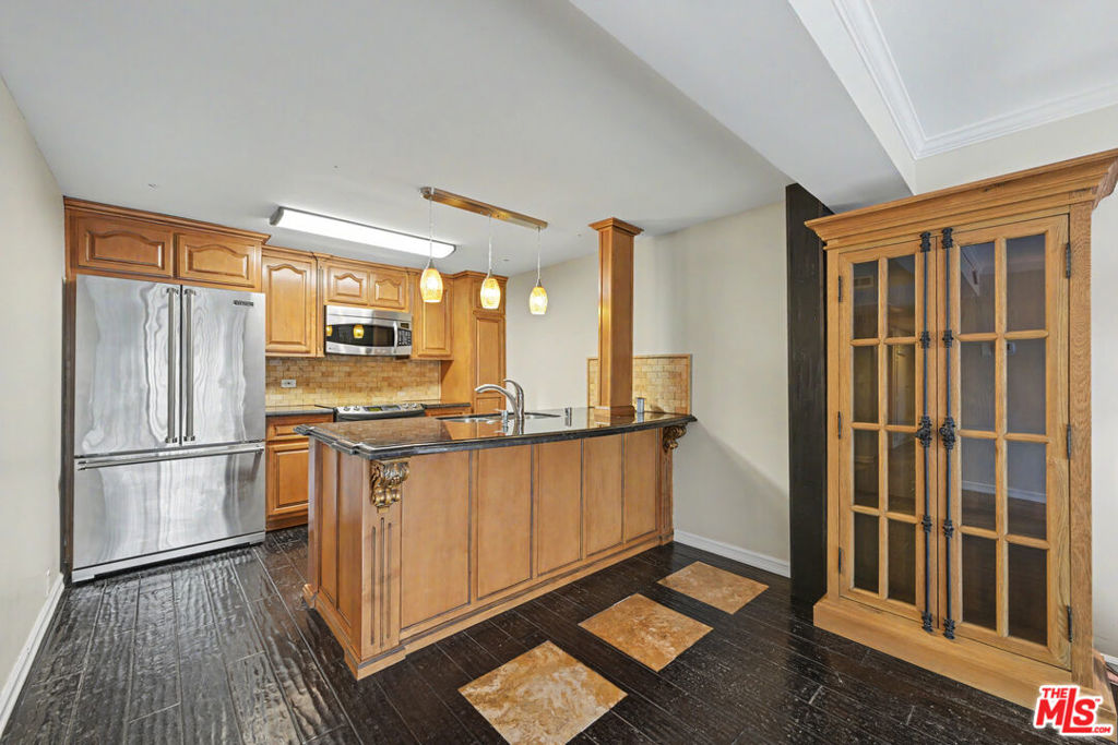 10535 Wilshire Boulevard 510 Property Photo 12