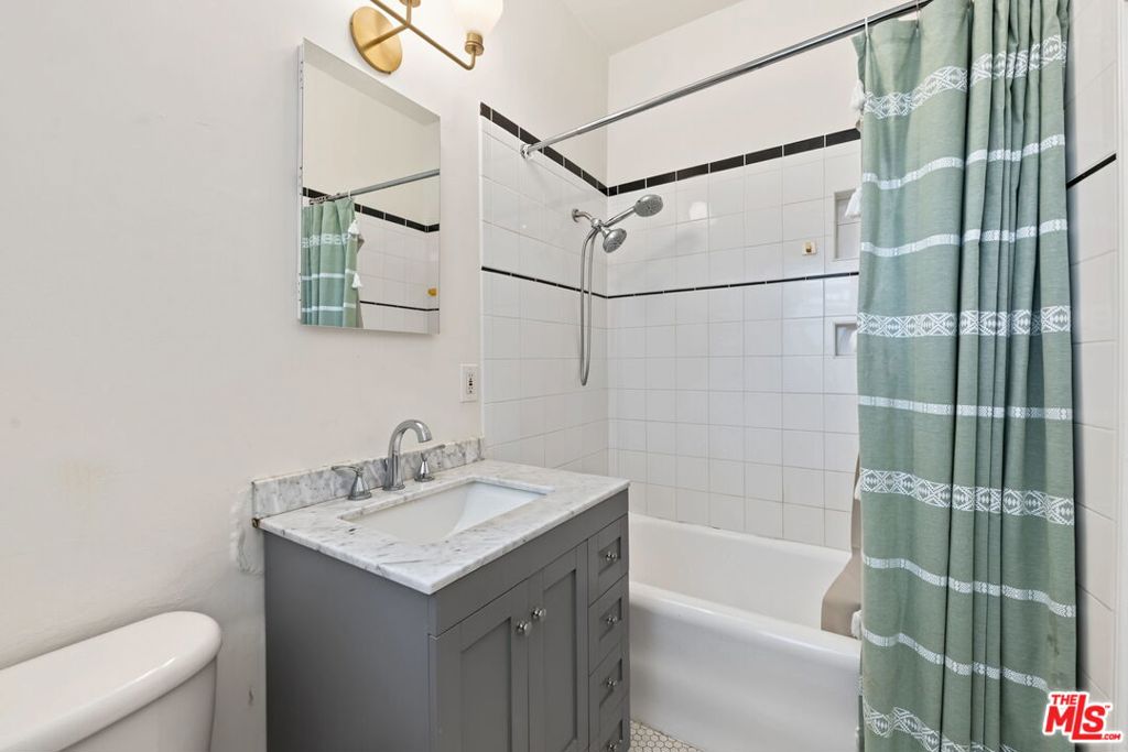 1471 S Sherbourne Drive Property Photo 15
