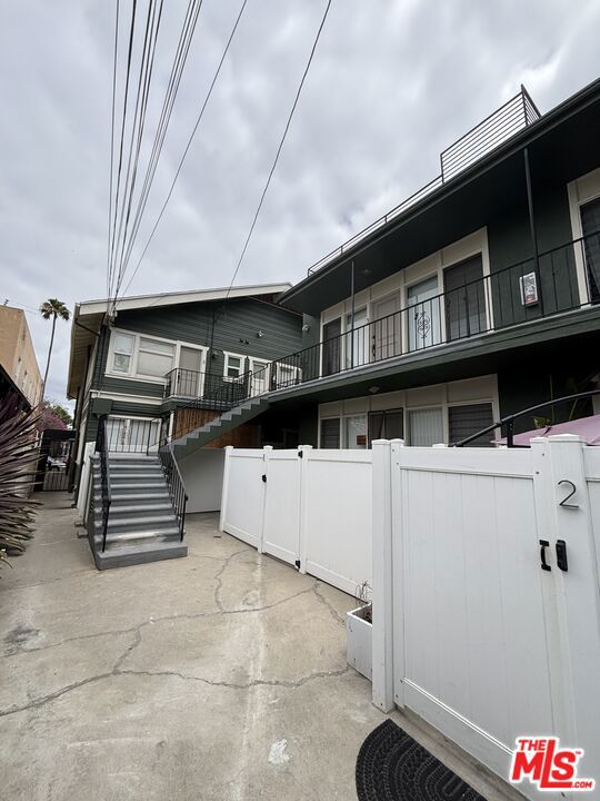 1142 E 1st Street Property Photo 9