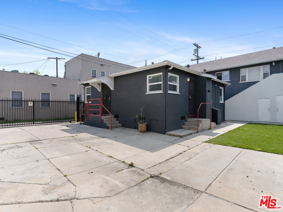 727 Olive Avenue Property Photo 4