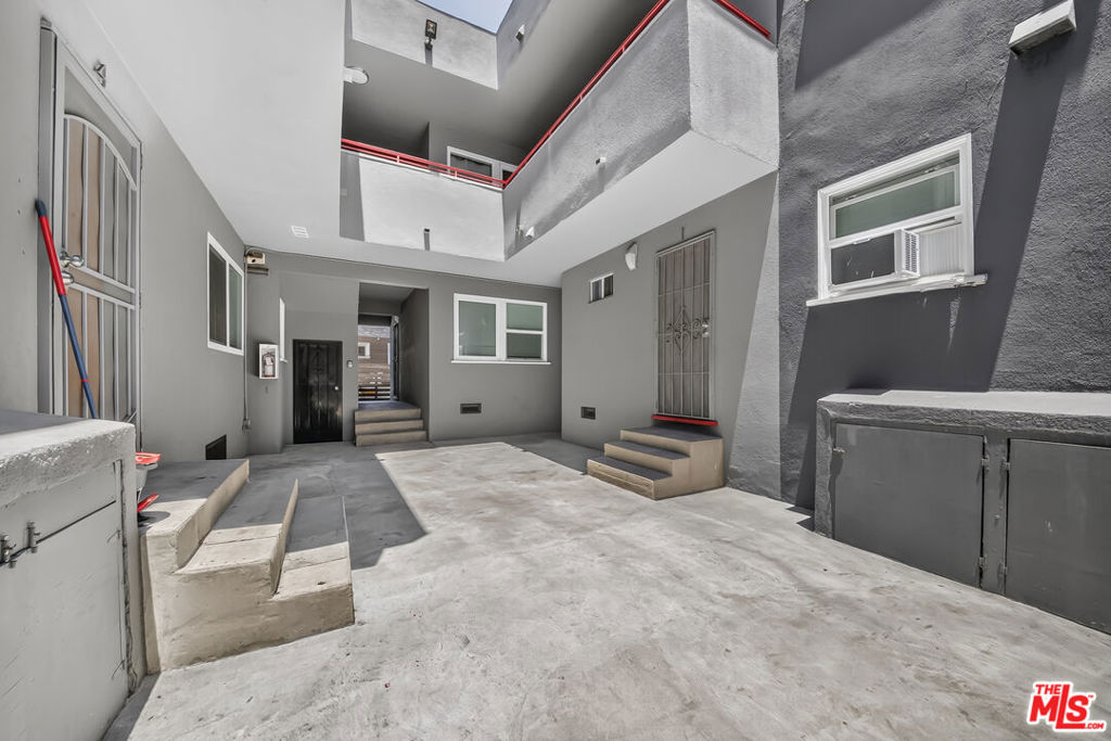 727 Olive Avenue Property Photo 12