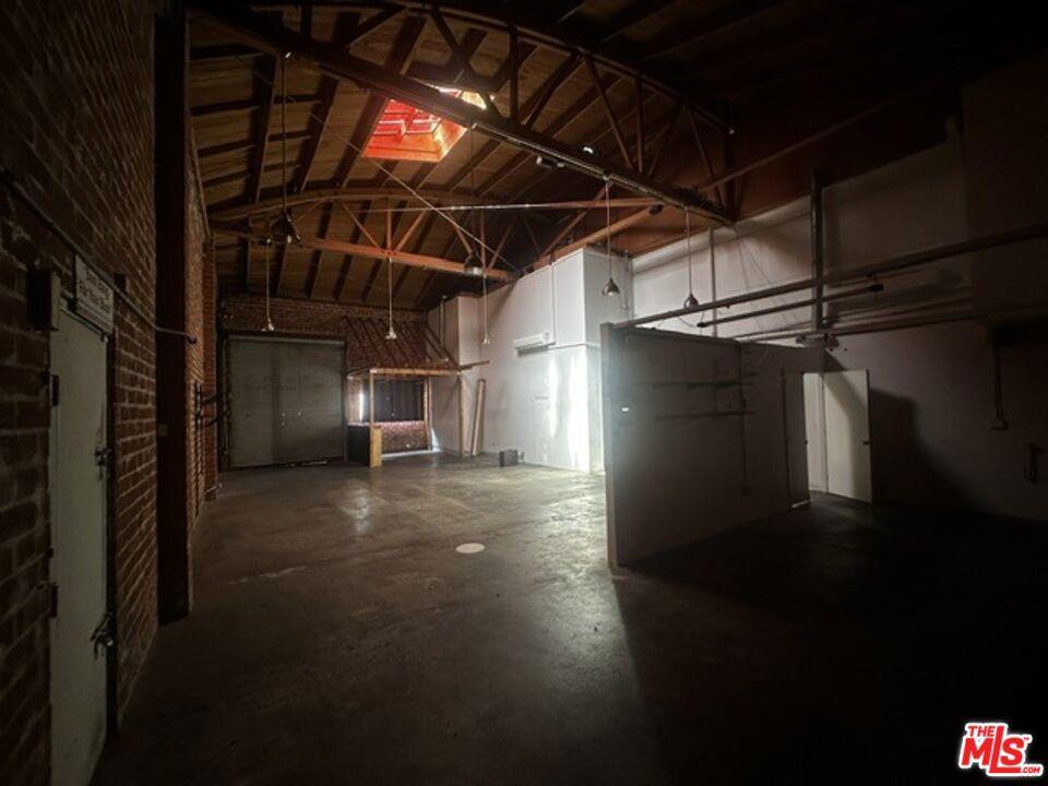 2626 S Figueroa Street Property Photo 25