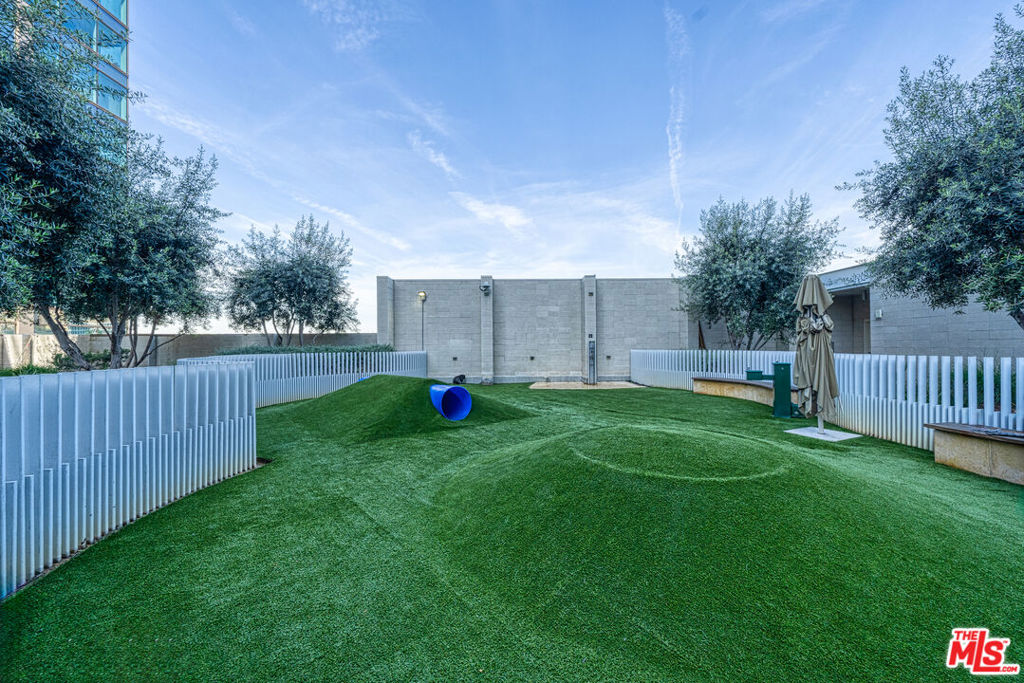 877 Francisco Street 1128 Property Photo 34