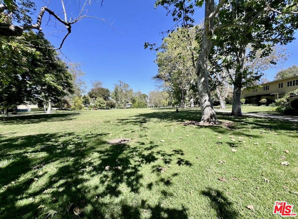 5340 1/4 Village Property Photo 3