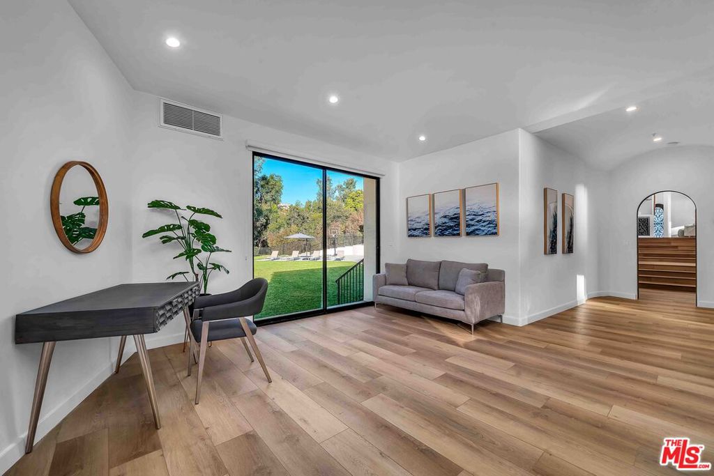 350 Bellino Drive Property Photo 14