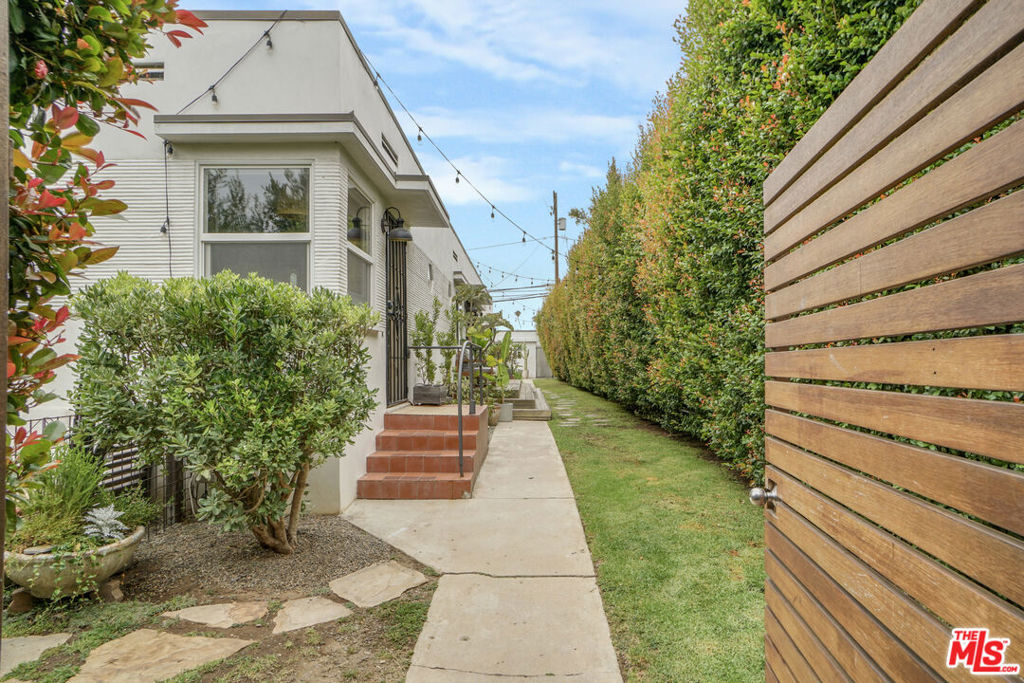 705 Flower Avenue Property Photo 2