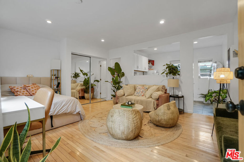 705 Flower Avenue Property Photo 3