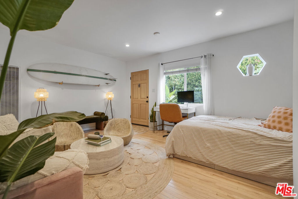 705 Flower Avenue Property Photo 4