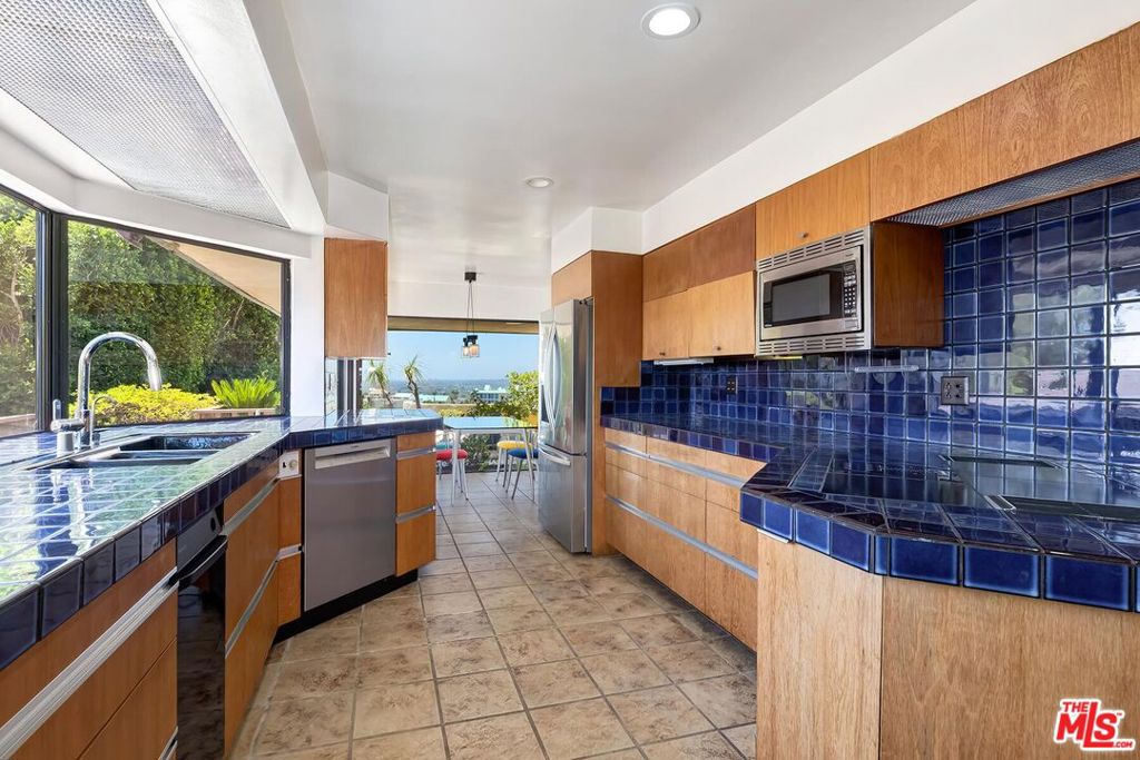 5311 Shenandoah Avenue Property Photo 6