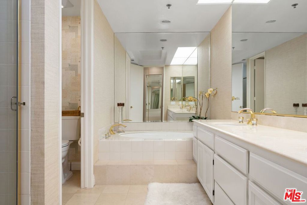 2132 Century Park Lane 103 Property Photo 7