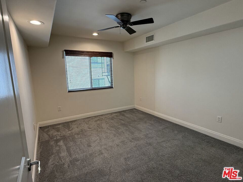 5401 Morella Avenue 10 Property Photo 8