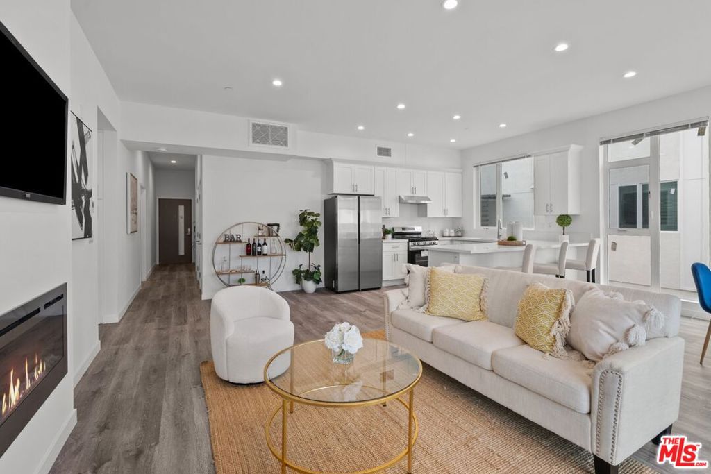 5114 Cahuenga Boulevard 2 Property Photo 5