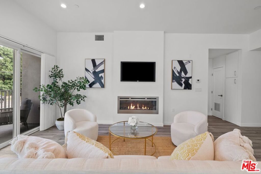 5114 Cahuenga Blvd 1 Property Photo 5
