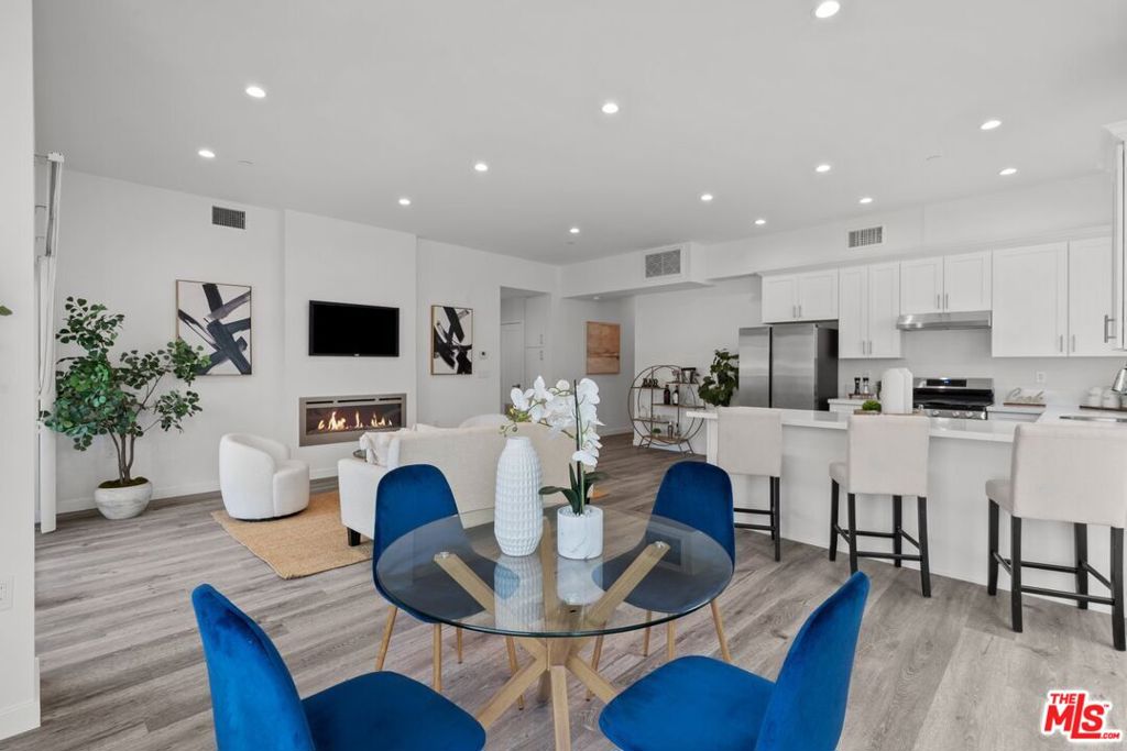 5114 Cahuenga Blvd 1 Property Photo 6