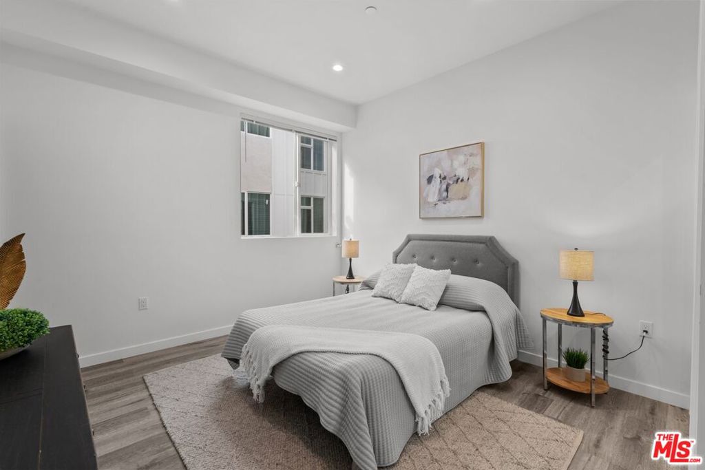 5114 Cahuenga Blvd 1 Property Photo 12