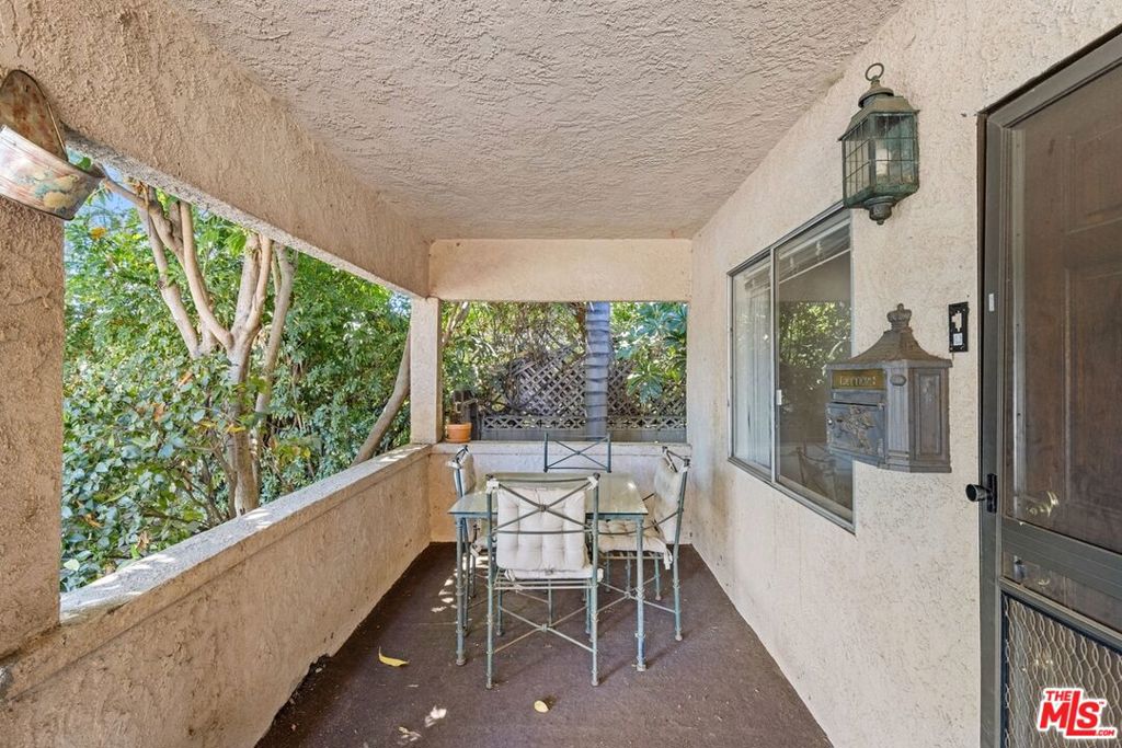 5723 Stansbury Avenue Property Photo 3