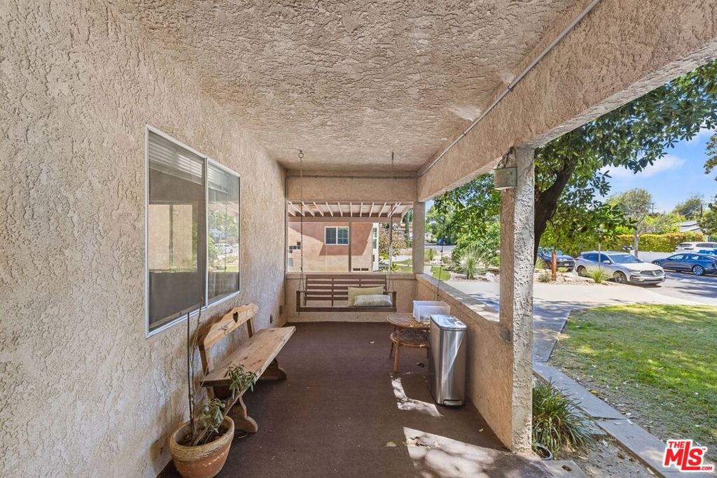 5723 Stansbury Avenue Property Photo 4