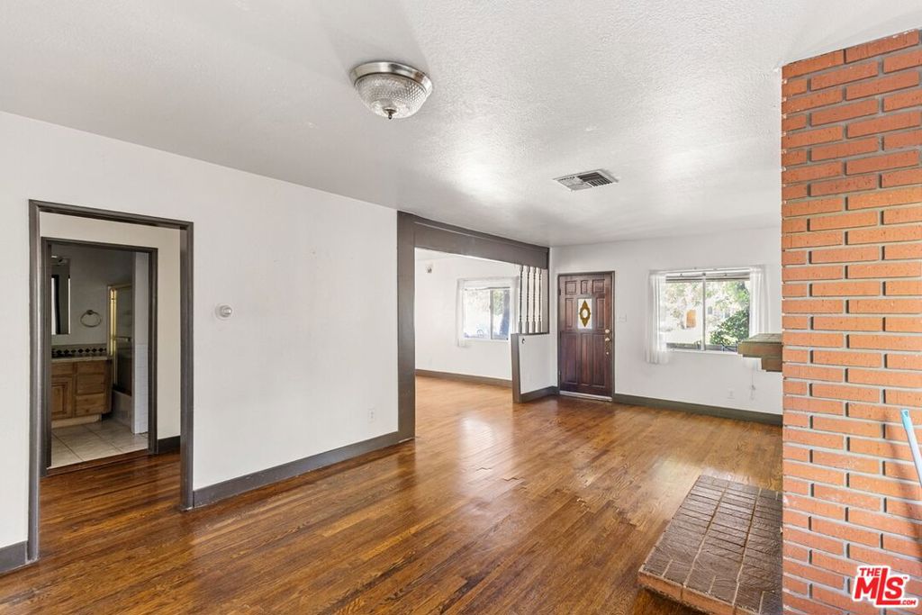 5723 Stansbury Avenue Property Photo 6