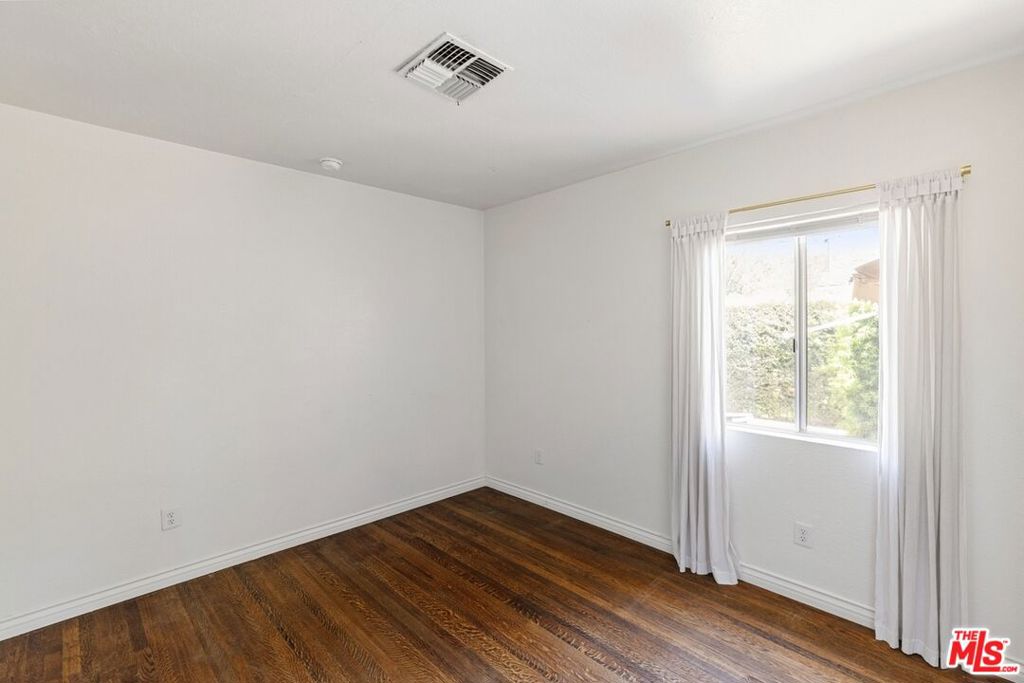 5723 Stansbury Avenue Property Photo 13