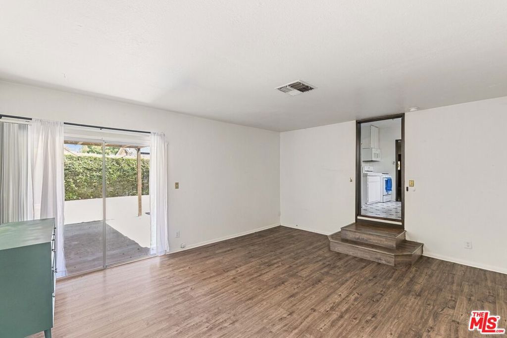 5723 Stansbury Avenue Property Photo 16