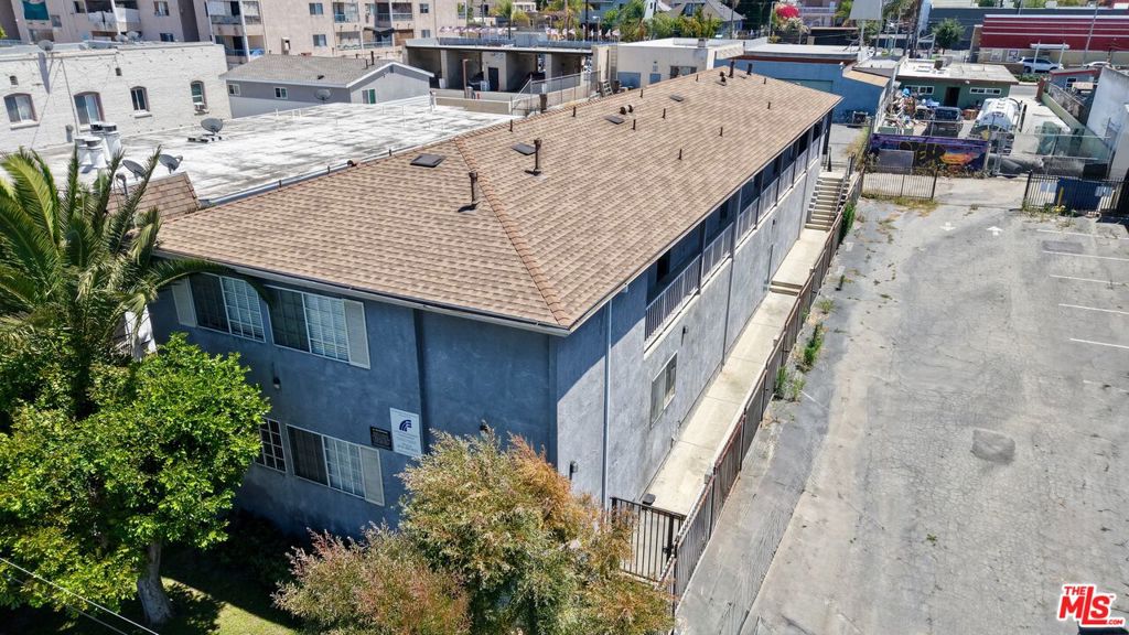 663 W 5th Street Property Photo 2