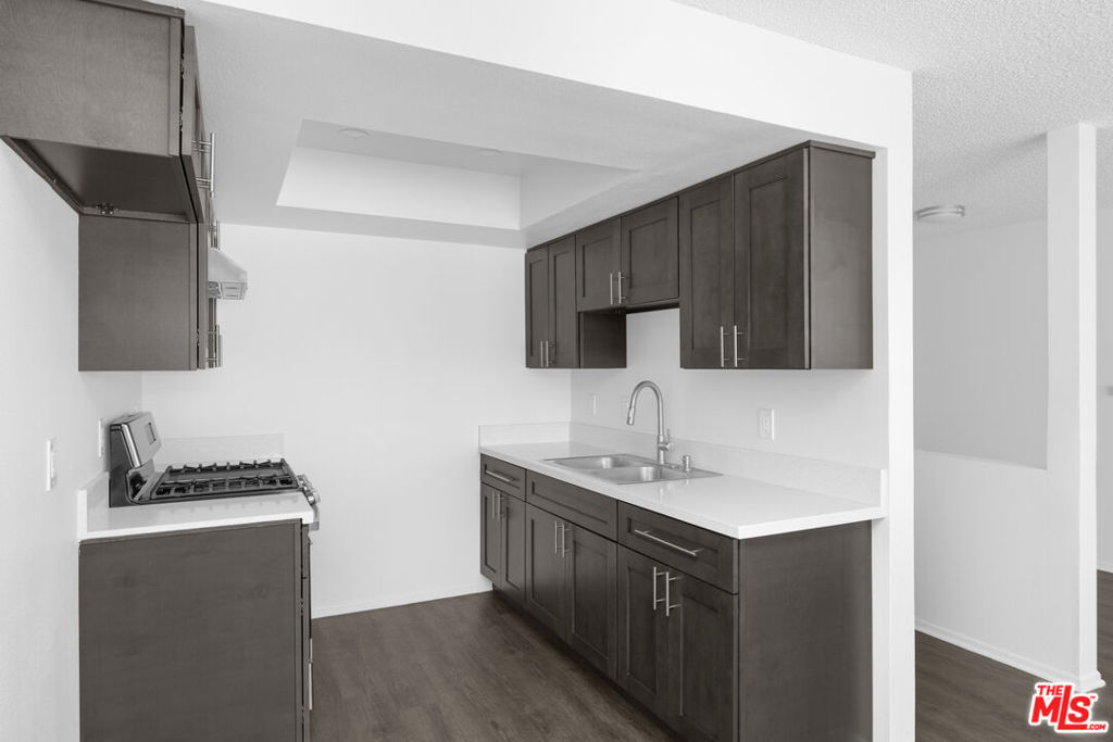 663 W 5th Street Property Photo 7