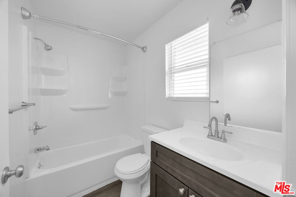 663 W 5th Street Property Photo 8