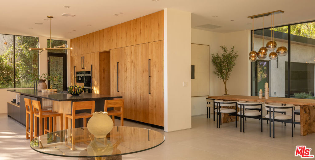 12752 Mulholland Drive Property Photo 6