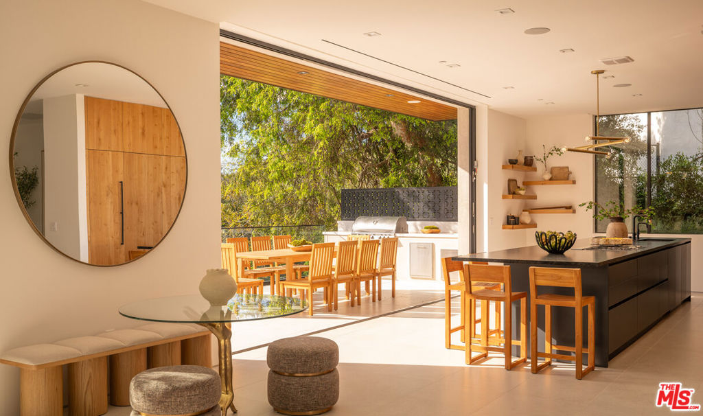 12752 Mulholland Drive Property Photo 8