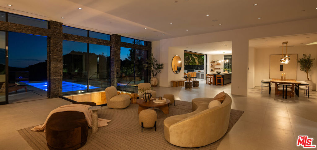 12752 Mulholland Drive Property Photo 49