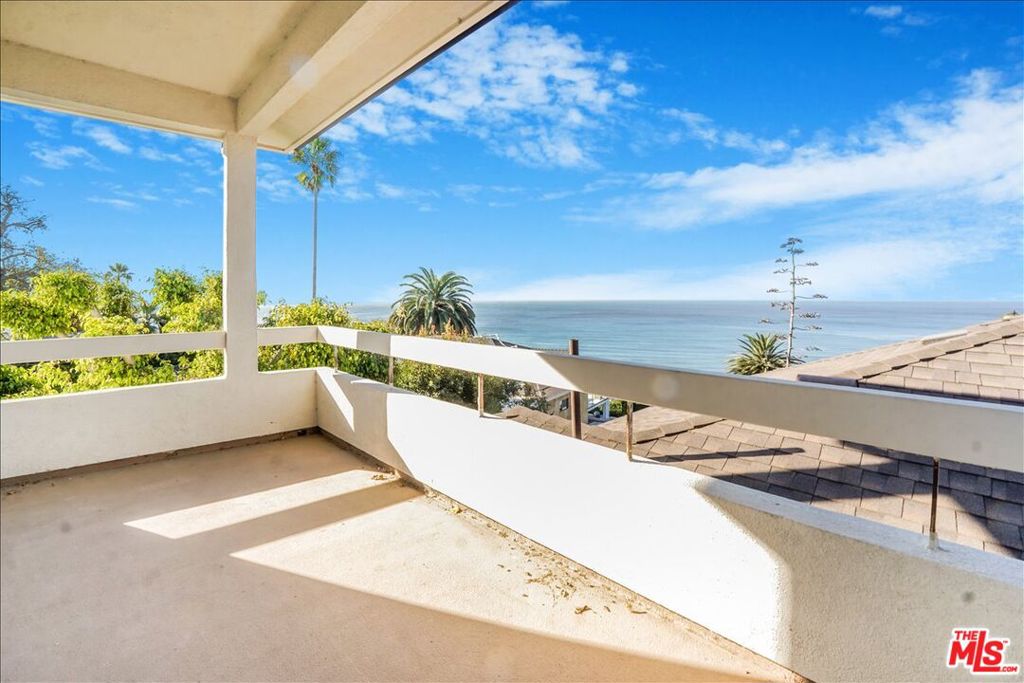 321 N Las Casas Avenue Property Photo 2