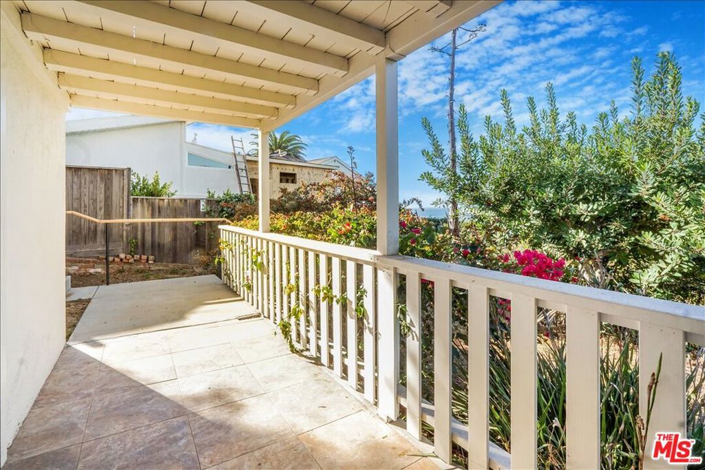 321 N Las Casas Avenue Property Photo 10