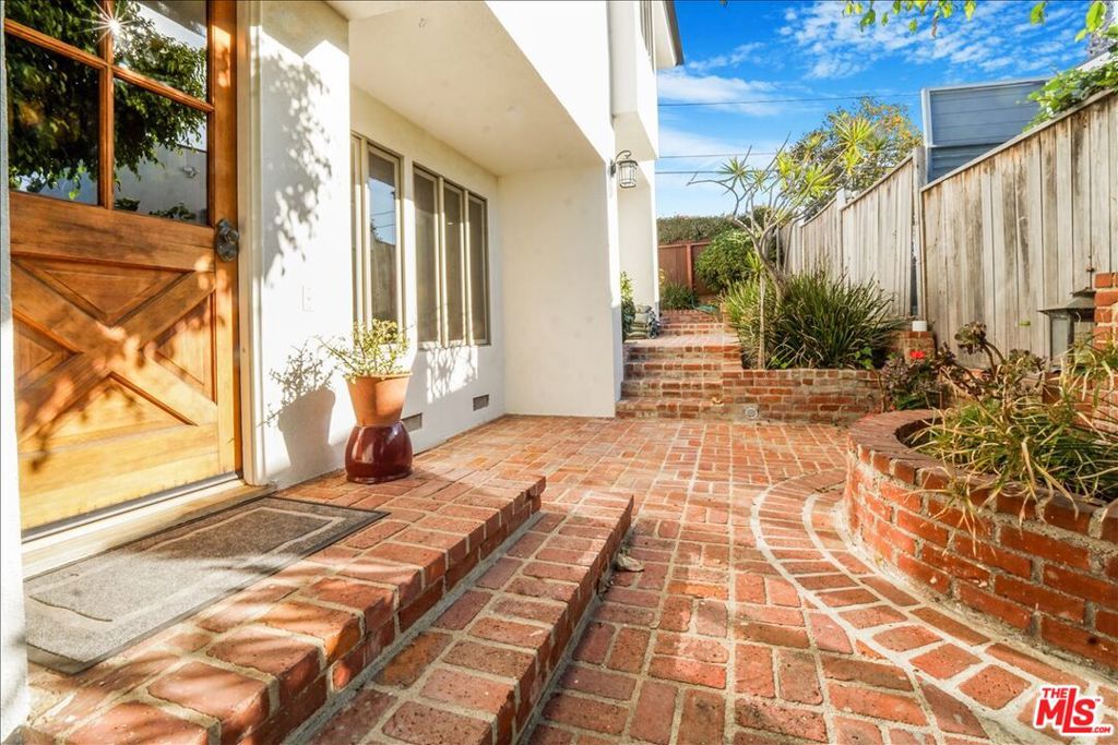 321 N Las Casas Avenue Property Photo 13