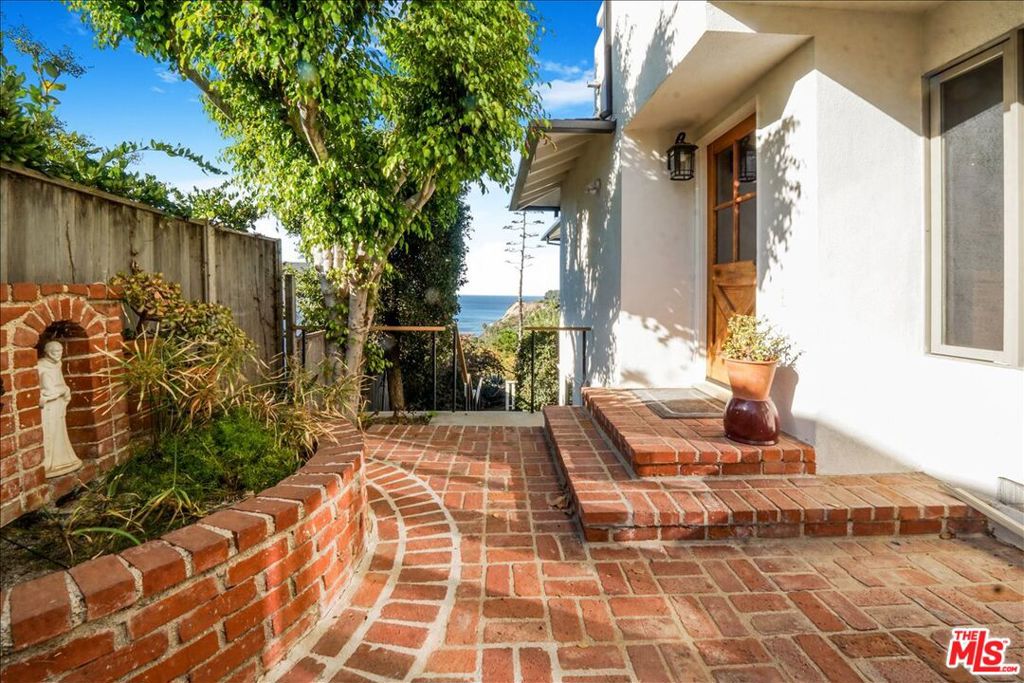 321 N Las Casas Avenue Property Photo 14