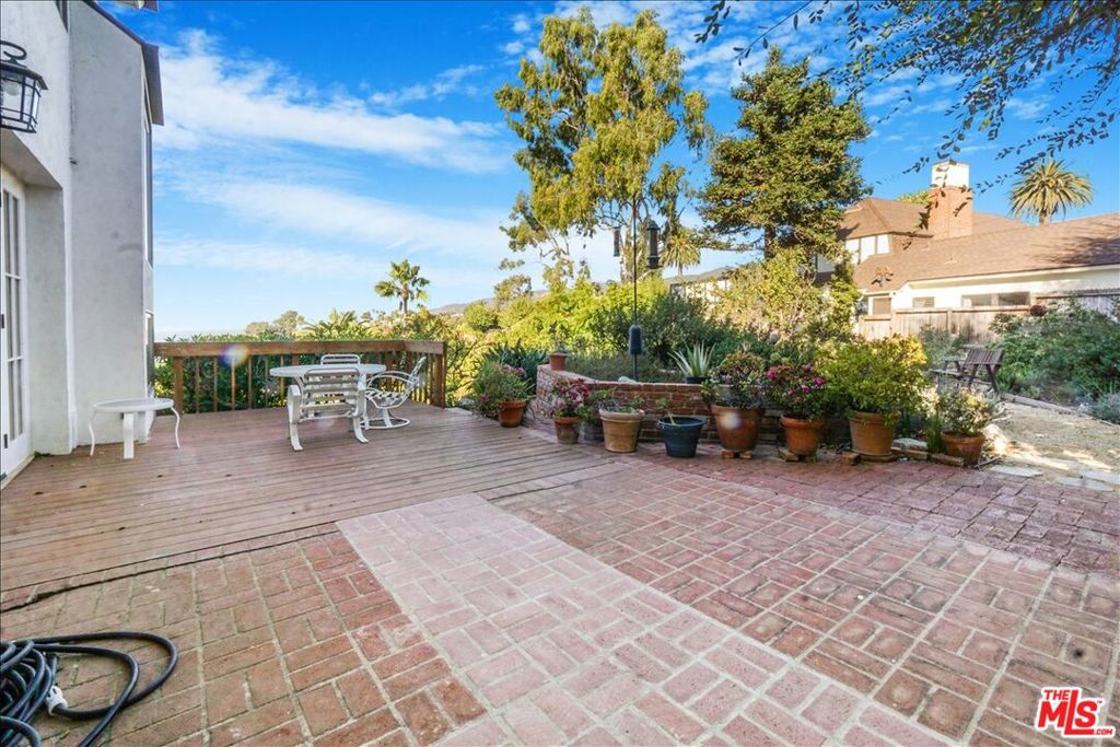 321 N Las Casas Avenue Property Photo 17