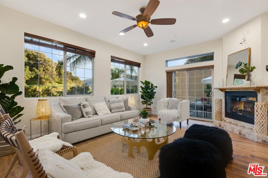 2529 Topanga Skyline Drive Property Photo 3