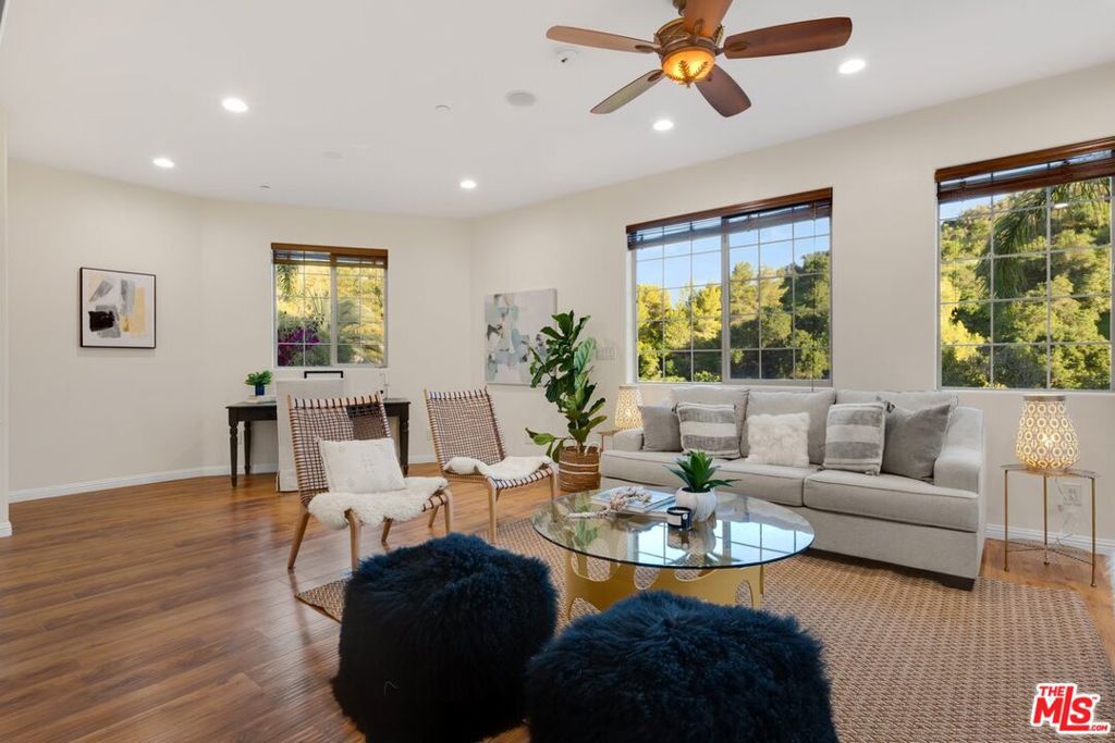 2529 Topanga Skyline Drive Property Photo 4
