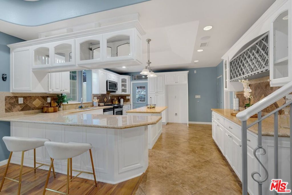 2529 Topanga Skyline Drive Property Photo 7