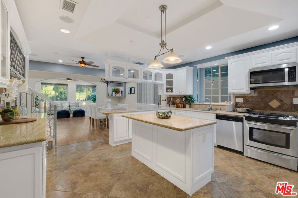 2529 Topanga Skyline Drive Property Photo 8