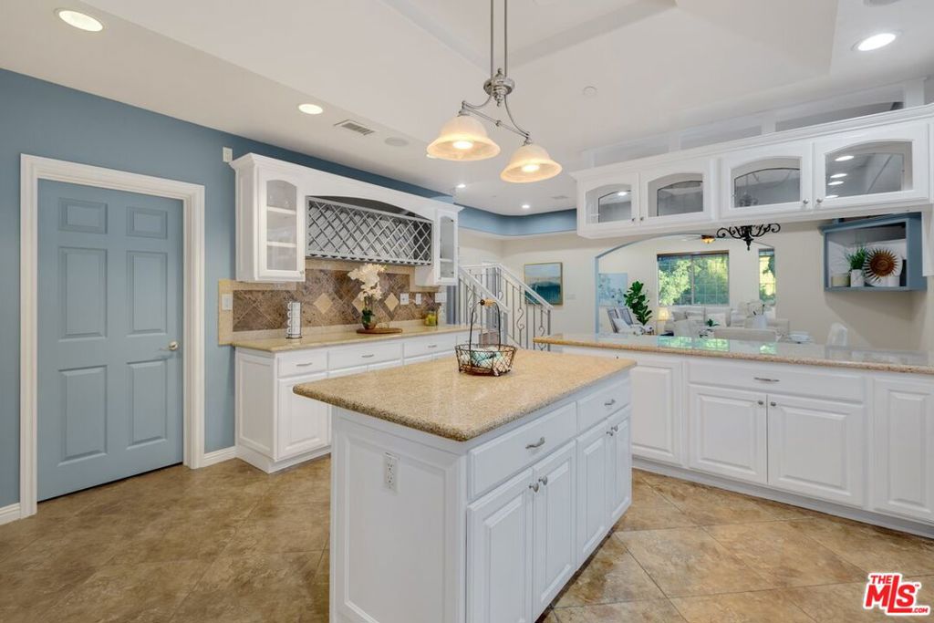 2529 Topanga Skyline Drive Property Photo 14