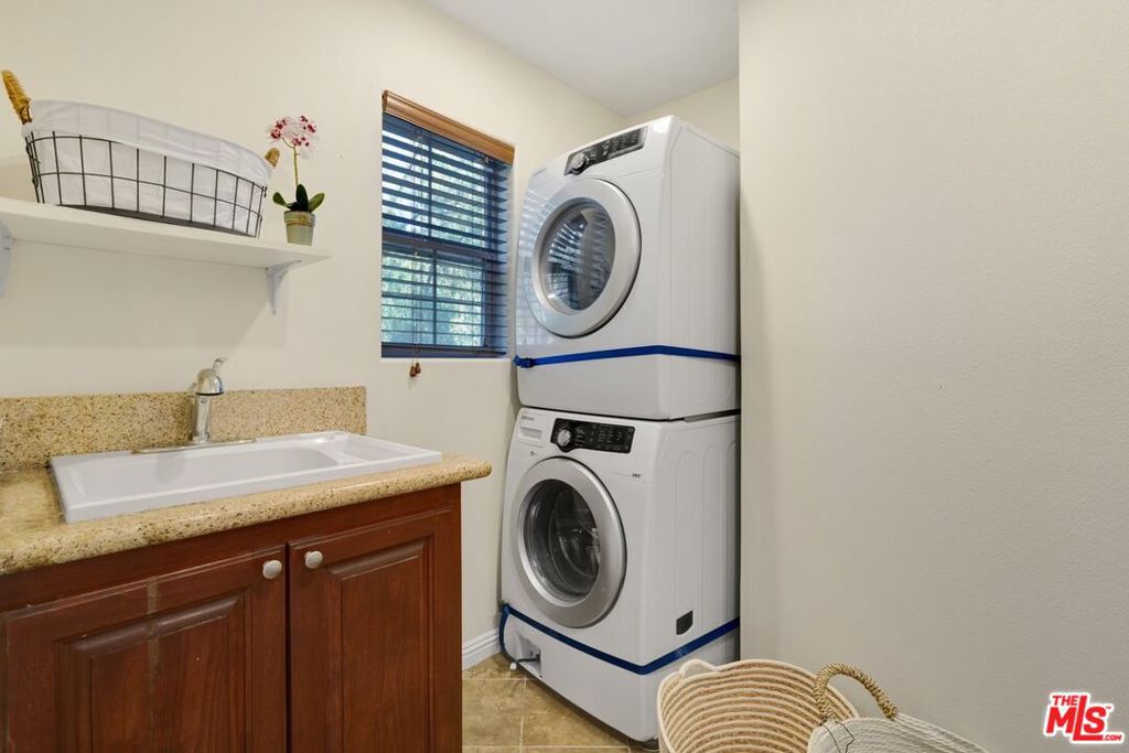 2529 Topanga Skyline Drive Property Photo 25